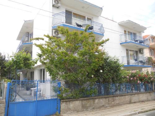 Akhtopol House | Agatopolis: Enjoy Free Parking in Every Room!