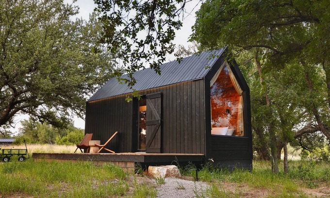 Round Mountain Cabin | Exceptional Agave Cabin at NowHere: Family & Pet Friendly
