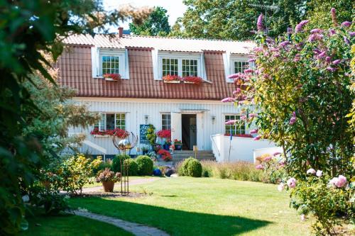 Kivik Bed & Breakfast | Relax at Agda Lund Bed & Breakfast with Hot Tub Access