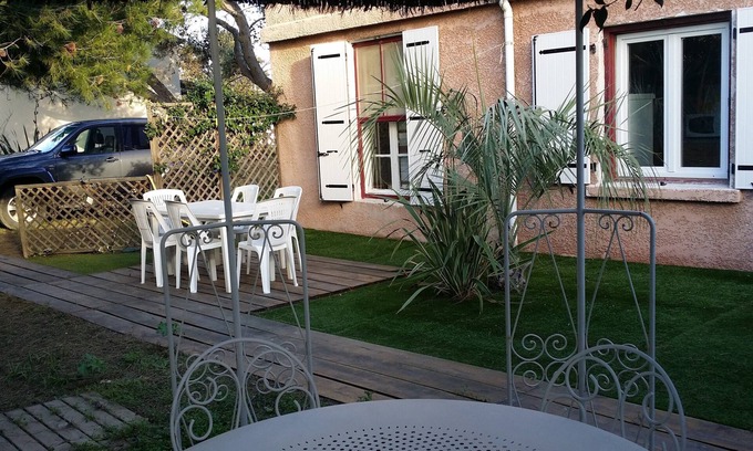 Le Grau-dʼAgde Apartment | Beachside Apartment with Private Garden and Parking