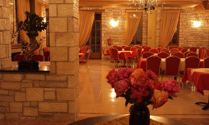 Zagori Hotel | Guest Rated: Aggelon Katafygio with Pool & Breakfast
