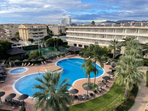 Canet de Berenguer Resort | Beautiful AGH Canet: Oceanfront Pool & Family-Friendly Stay