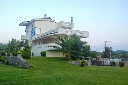 Agiokampos Villa | Eco-Friendly Agiokampos Resort with Oceanfront Views