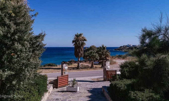 Megas Gialos Bed & Breakfast | Agnadi Syros Beachfront Studios & Rooms