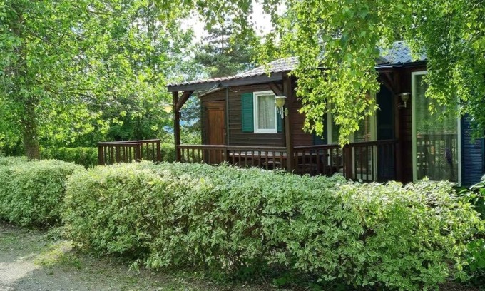 Saint-Leger-les-Melezes Ski Chalet | Cozy Mobil Home Chalet Near Slopes with Pool & Pet Welcome