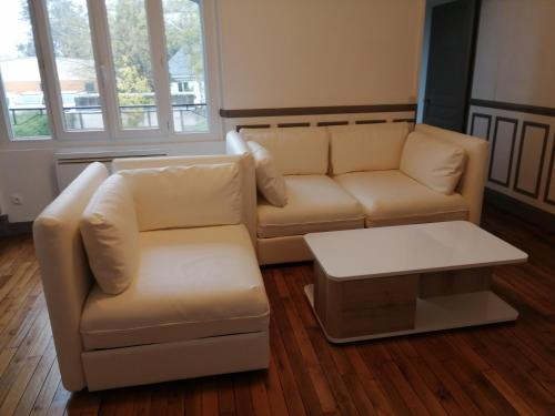 La Madeleine Apartment | Cozy 2-Room Retreat Near the Loire with Family-Friendly Perks