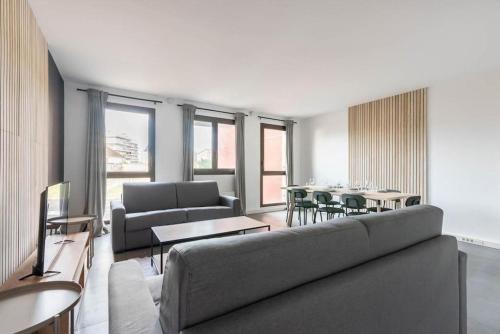 Les Lilas Apartment | Cozy Apartment Near Paris - Ideal for Family Stays