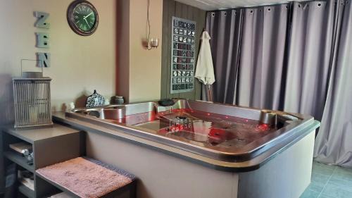 Fronsac Apartment | Convenient Apartment Near Libourne with Spa & Hot Tub
