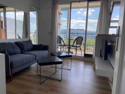 Vanves Apartment | Delightful Two-Room Stay with Loggia and Family-Friendly Space