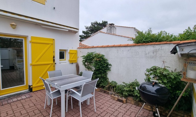 Bretignolles-sur-Mer House | Charming Home Steps from the Beach with Pool & Kitchen