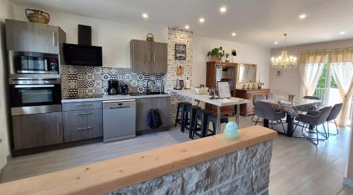 Joinville Villa | Cozy Joinville Retreat with Oceanfront Views and Spa