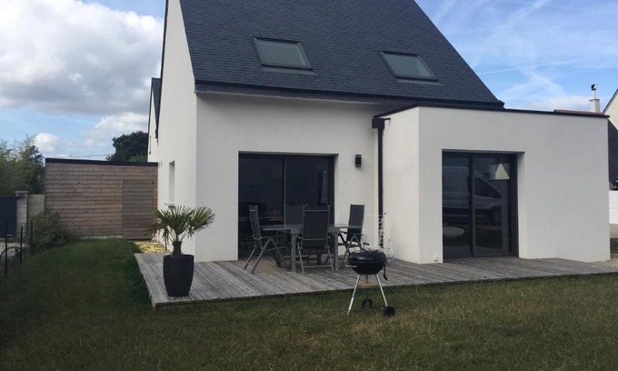 Le Hezo House | Modern Family Retreat with Hot Tub & High Guest Ratings