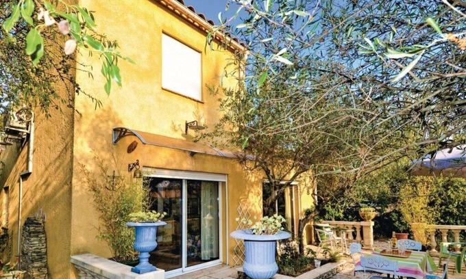 Les 3 Ponts House | Idyllic Pavilion in Nimes Surrounded by Olive Trees