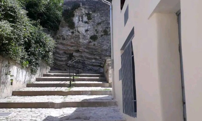 Arles City Centre Apartment | Cozy Studio Steps from the Arenas with Great Amenities