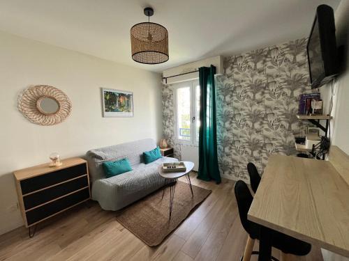 Quai de la Fosse Apartment | Tranquil Studio Near Tramway and City Center - Family-Friendly