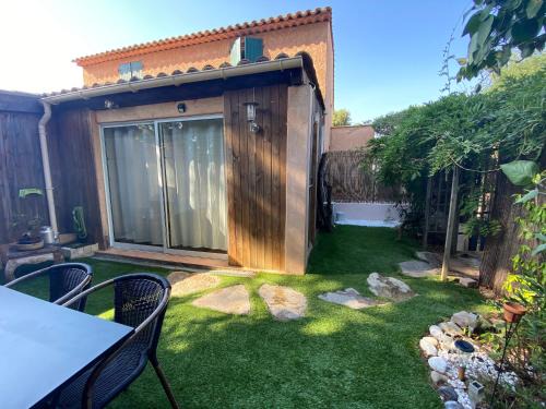 Gassin Apartment | Charming Studio Near St. Tropez with Pool & Tennis Access