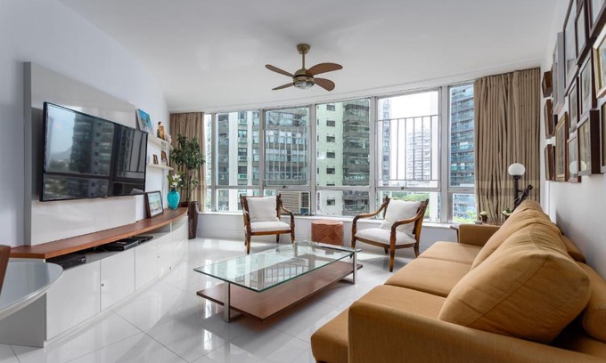 Barra da Tijuca Apartment | Idyllic Oceanfront Retreat at Barra da Tijuca - LC703