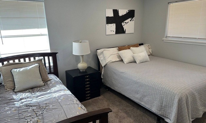 Tyler Apartment | Pet-Friendly Retreat@Agreeable Gray with Central Location