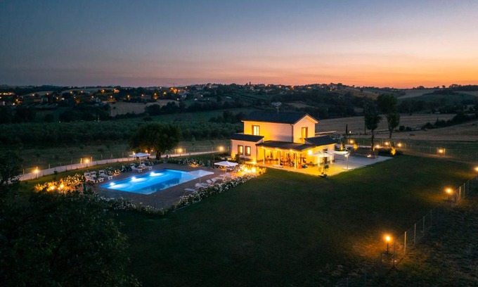 Montemarciano Bed & Breakfast | Relax at Agri-relais Ventisettegradi with Oceanfront Views