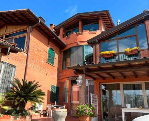 Massarosa Apartment | Rose’s Valley B&B: Relaxing Retreat with Pool & Hot Tub