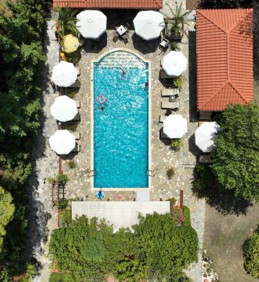 Elia Nikitis Apartment | Inviting Agrili Apartments & Rooms with Pool and Dining