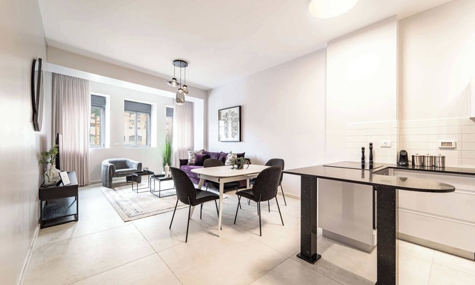 Jerusalem City Centre Condo | Rated 10/10: Inviting Sanctuary in the Heart of Jerusalem