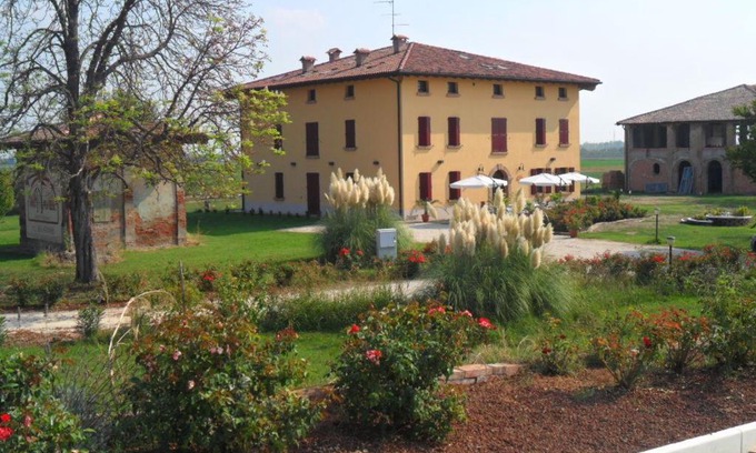 Malalbergo House | Discover Agriturismo Al Navile: Pet-Friendly Escape