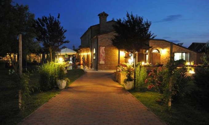 Voghiera House | Relax at Agriturismo Alla Strozza with Pool & Breakfast