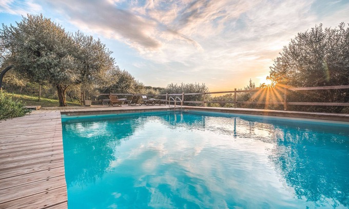 Pontedera Apartment | Inviting Agriturismo Alpaca TORNATORE with Pool & Views
