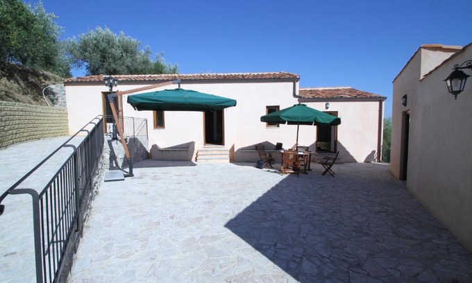 Mirto House | Pet-Friendly AGRITURISMO ARMO degli ULIVI with Family Amenities