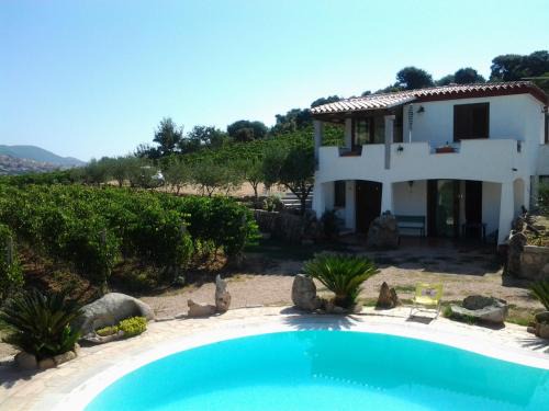 Berchidda Bed & Breakfast | Stunning Agriturismo B&B Domo De Resteblas with Ocean Views