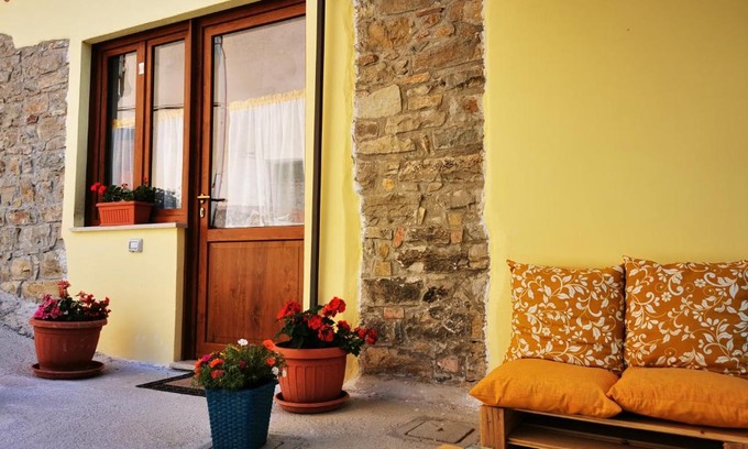Roccadaspide Bed & Breakfast | Inviting Agriturismo B&B Il Girasole with Breakfast Included