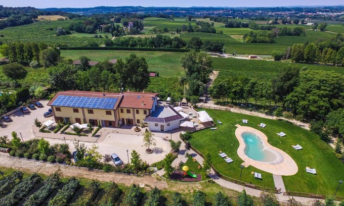 Valeggio sul Mincio House | Relaxing Agriturismo B&B Corte Tonolli with Pool & Breakfast