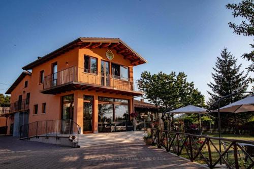 Serravalle House | Charming Agriturismo Baldassari: Pet Friendly & Hot Tub