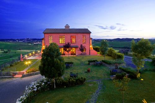 Cerreto Guidi House | Explore Agriturismo Borgo Vigna Vecchia with Ocean Views