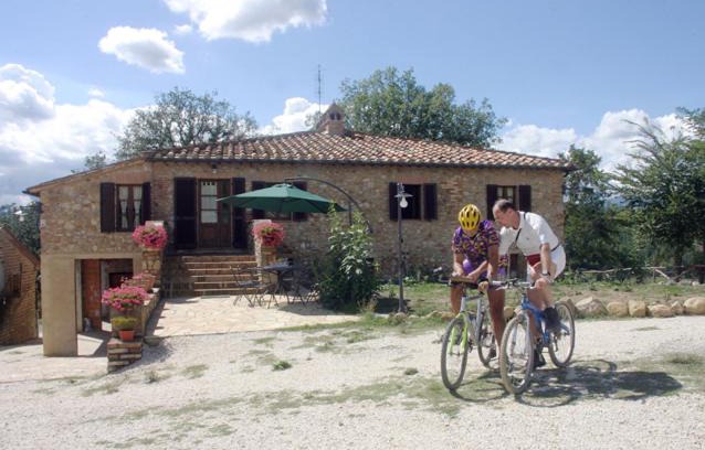 Chiusdino Apartment | Family-Friendly Agriturismo Botralta with Kitchen & Pets Welcome