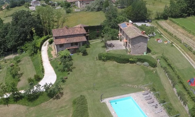 Pieve Fosciana House | Relax at Agriturismo Braccicorti with Oceanfront Views