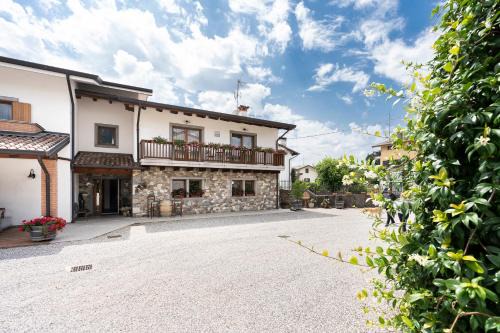 Nimis House | Discover Agriturismo Bressani: Pet-Friendly Retreat