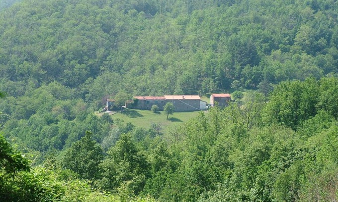 Pontremoli House | Discover Agriturismo Cà del Lupo: Pet-Friendly Retreat