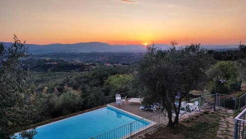 Loro Ciuffenna House | Relaxing Agriturismo Cafaggio Primo with Ocean View Pool