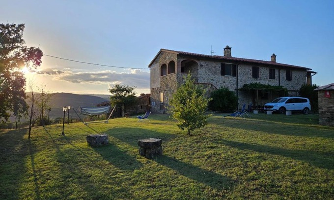 Castiglione d'Orcia Apartment | Pet-Friendly Agriturismo Capannacce with High Guest Ratings