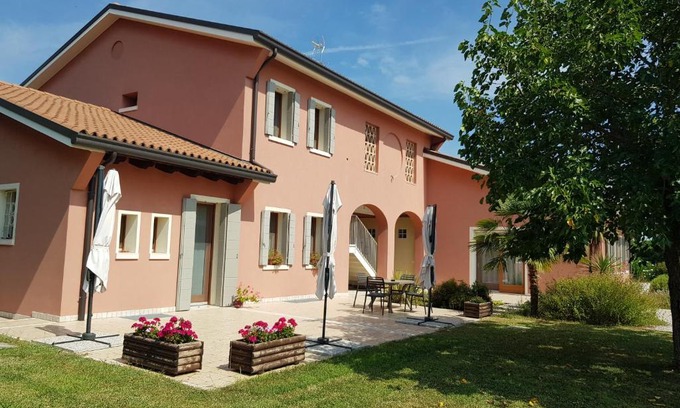 Paese House | Pet-Friendly Agriturismo Casa Rossa with Family Amenities