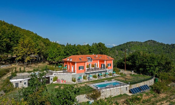 Spotorno House | Relax at Agriturismo Cascina Trevo: Pet-Friendly Retreat