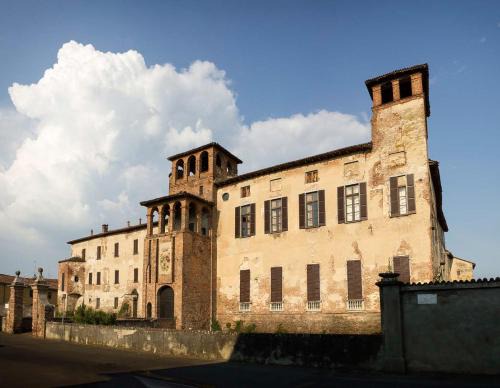 Pieve del Cairo House | Pet-Friendly Escape at Agriturismo Castello Beccaria