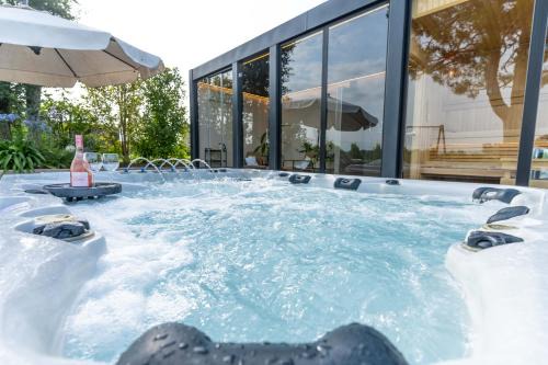 Ponti sul Mincio House | Cozy Agriturismo Colle Dei Pivi: Pet-Friendly Oasis with Spa