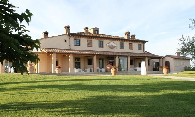 Colleoli House | Enchanting Agriturismo Colleoli: Pool, Pet Friendly & More