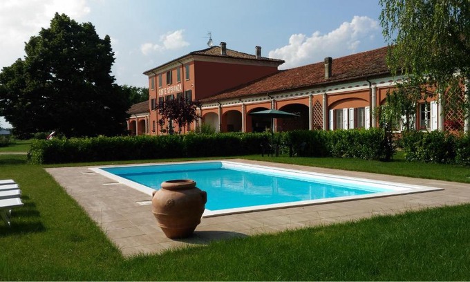 Guidizzolo Apartment | Relaxing Agriturismo Corte Speranza with Pool & Ocean Views