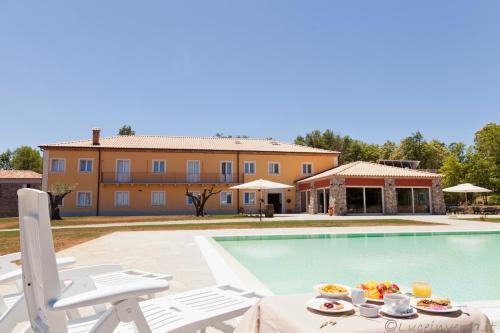Torre di Ruggiero House | Discover Agriturismo Creta Rossa: Pet-Friendly Retreat
