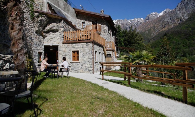 Mandello del Lario House | Inviting Agriturismo Crotto Di Somana with Ocean Views