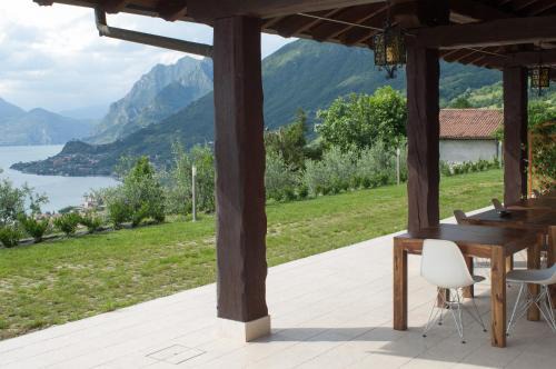 Sale Marasino House | Family-Friendly Stay at Agriturismo Da Gesi with Pets Welcome
